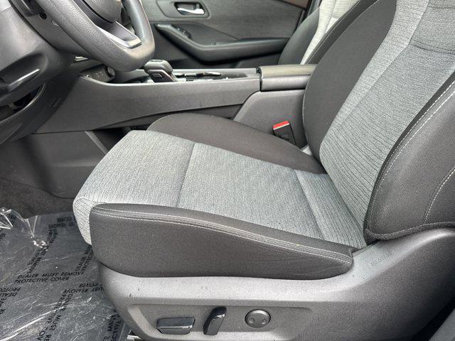 Photo of 2023 Brilliant Silver Metallic Nissan Rogue