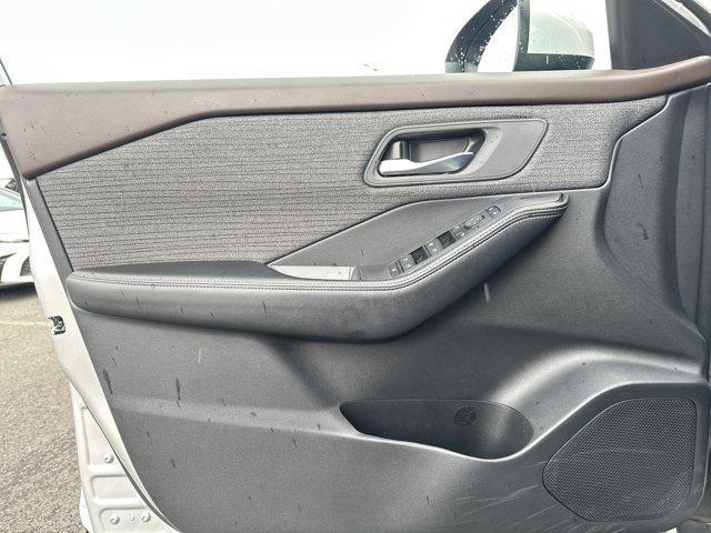 Photo of 2023 Brilliant Silver Metallic Nissan Rogue