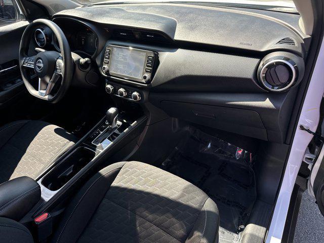 Photo of 2024 Aspen White Tricoat Nissan Kicks