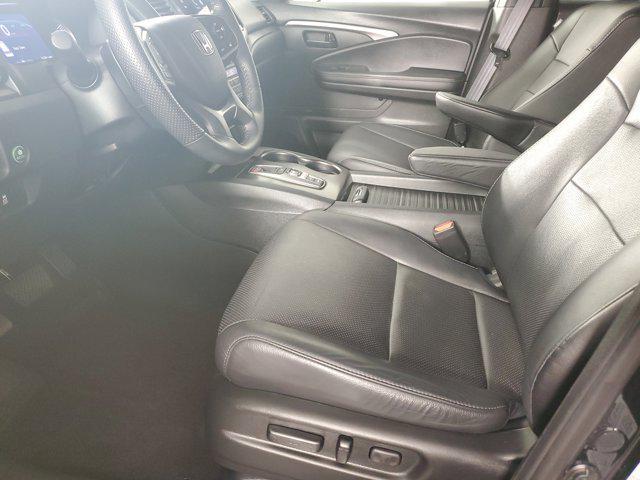 Photo of 2022 Crystal Black Pearl Honda Passport