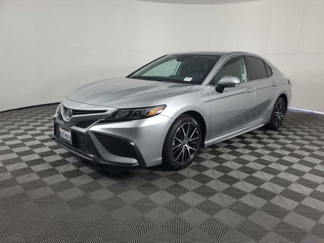 Photo of 2022 Celestial Silver Metallic Toyota Camry