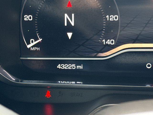 Photo of 2023 White Frost Tricoat GMC Yukon XL