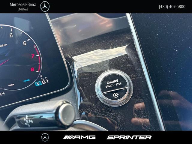 Photo of 2025 Polar White Mercedes-Benz GLC 300