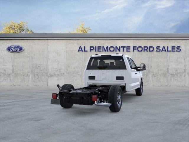 Photo of 2025 Oxford White Ford F-350