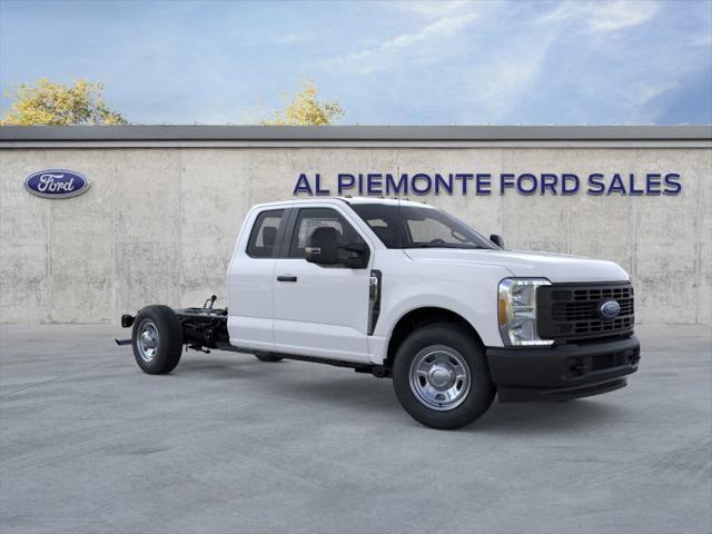 Photo of 2025 Oxford White Ford F-350