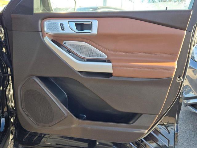 Photo of 2021 Agate Black Metallic Ford Explorer
