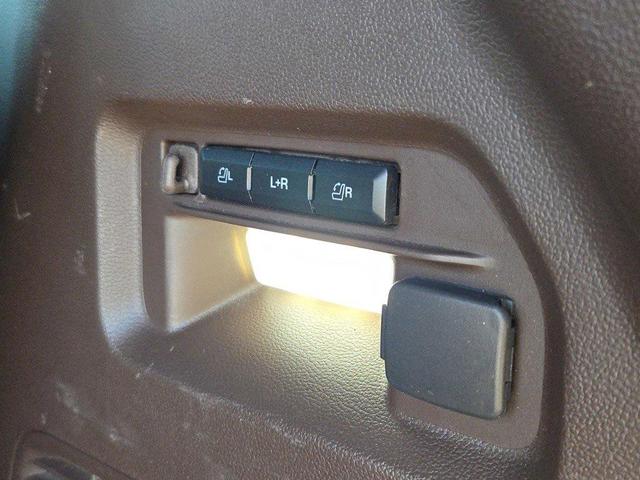 Photo of 2021 Agate Black Metallic Ford Explorer