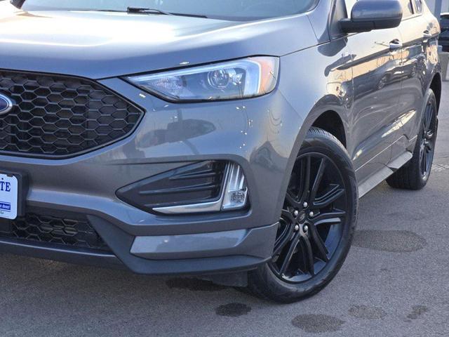 Photo of 2022 Carbonized Gray Metallic Ford Edge