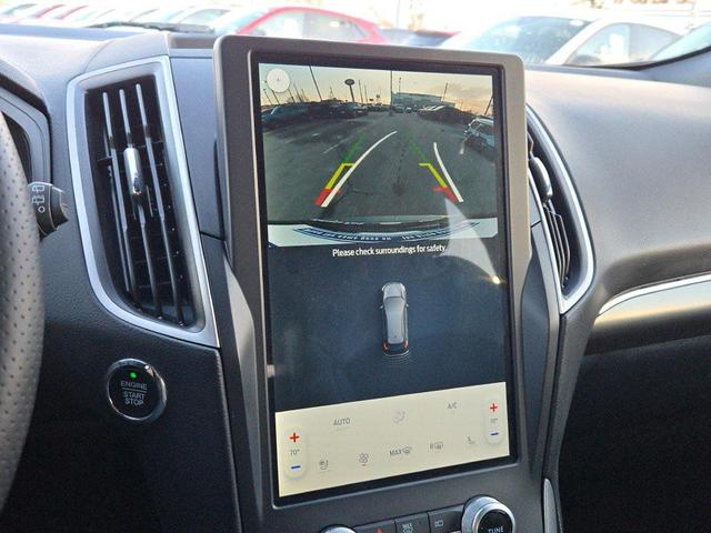 Photo of 2022 Carbonized Gray Metallic Ford Edge