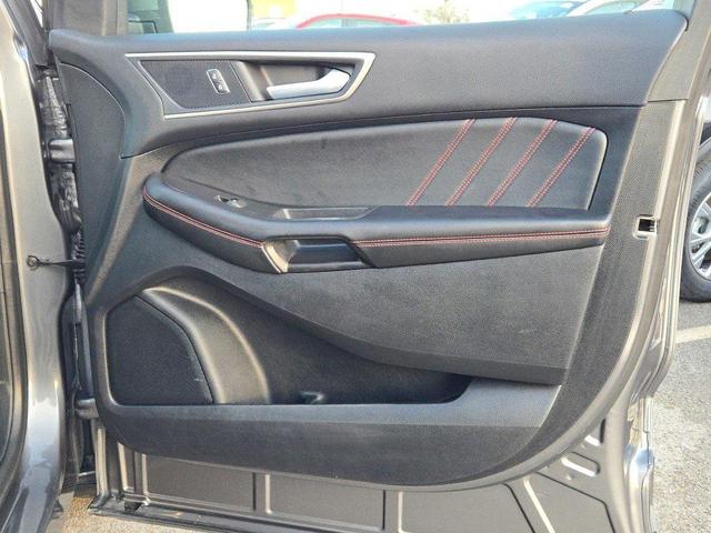 Photo of 2022 Carbonized Gray Metallic Ford Edge