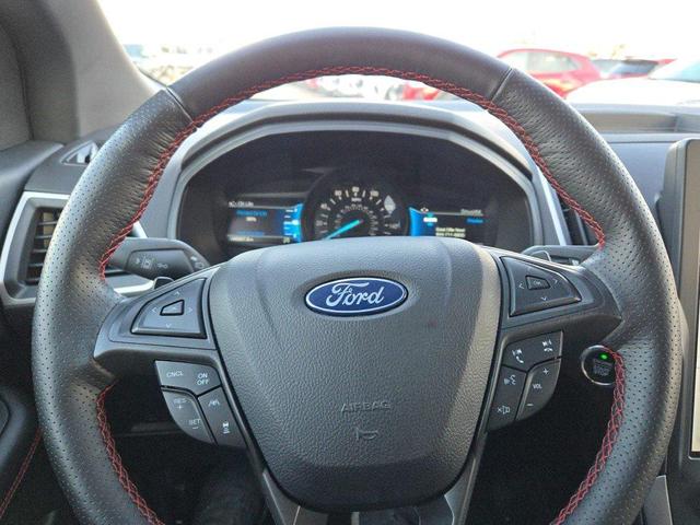 Photo of 2022 Carbonized Gray Metallic Ford Edge