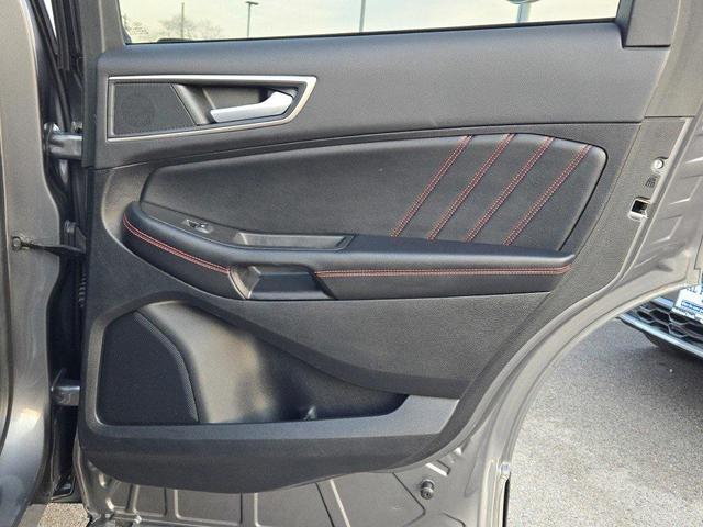 Photo of 2022 Carbonized Gray Metallic Ford Edge