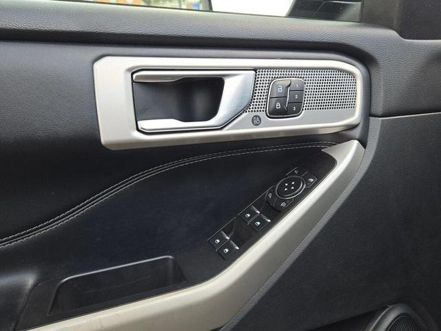 Photo of 2021 Gray Metallic Ford Explorer