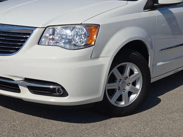 Photo of 2012 Stone White Clearcoat Chrysler Town & Country