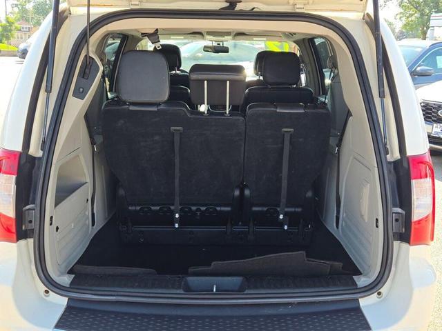 Photo of 2012 Stone White Clearcoat Chrysler Town & Country