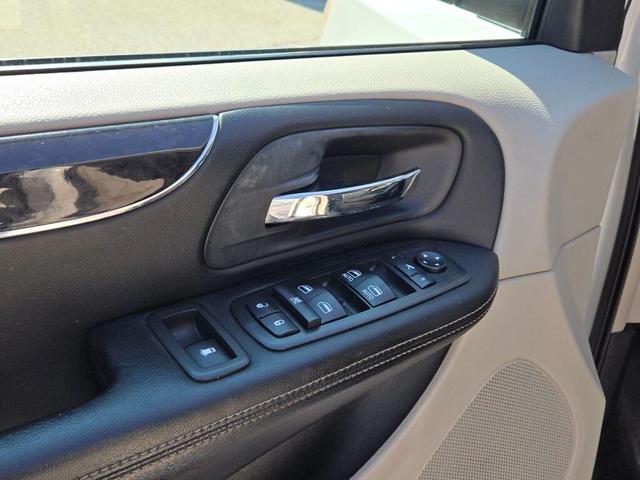 Photo of 2012 Stone White Clearcoat Chrysler Town & Country