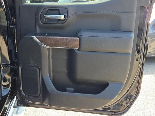 Photo of 2022 Onyx Black GMC Sierra 1500