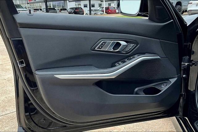 Photo of 2020 Jet Black BMW 330