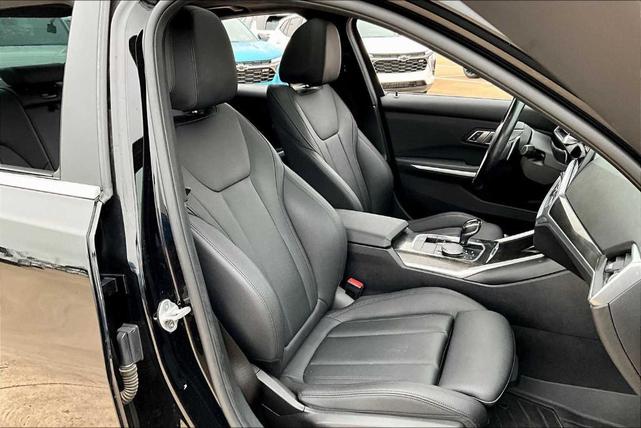 Photo of 2020 Jet Black BMW 330