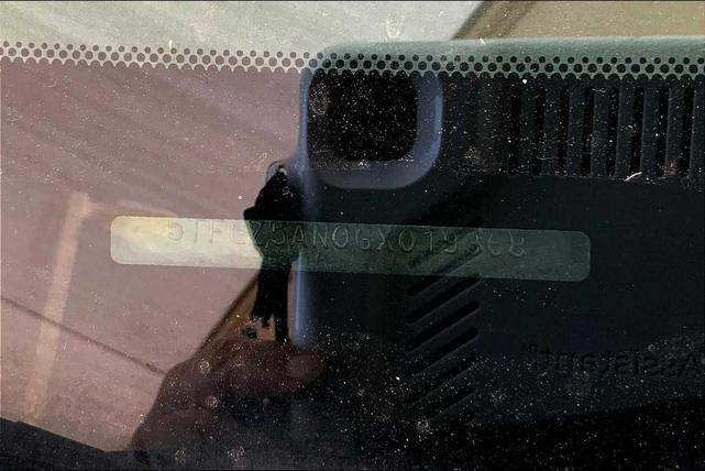 Photo of 2016 Black Toyota Tacoma