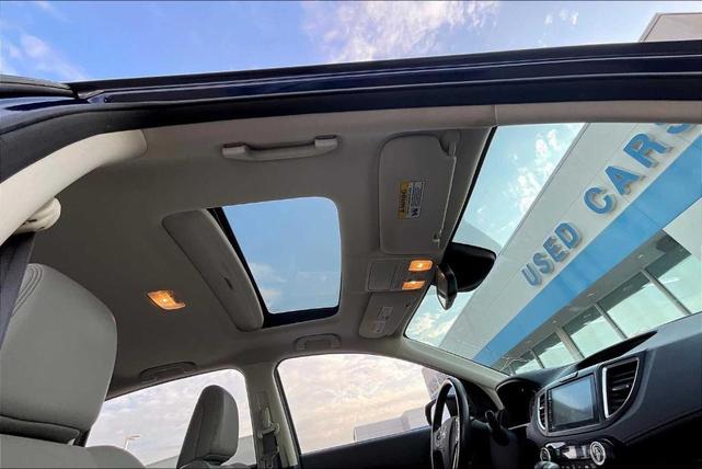 Photo of 2016 White Diamond Pearl Honda CR-V