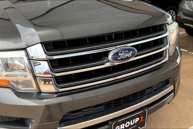 Photo of 2017 Magnetic Ford Expedition