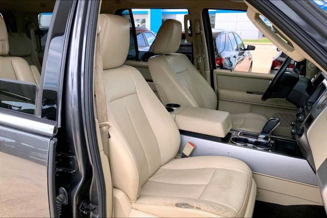 Photo of 2017 Magnetic Ford Expedition