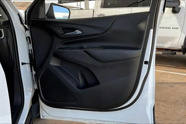 Photo of 2018 Summit White Chevrolet Equinox