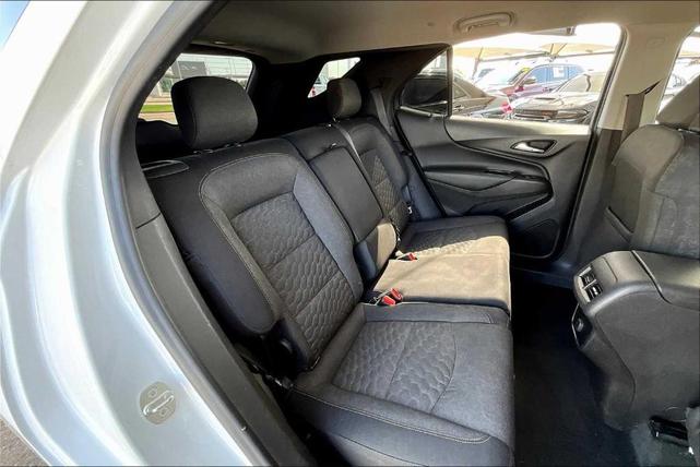 Photo of 2018 Summit White Chevrolet Equinox