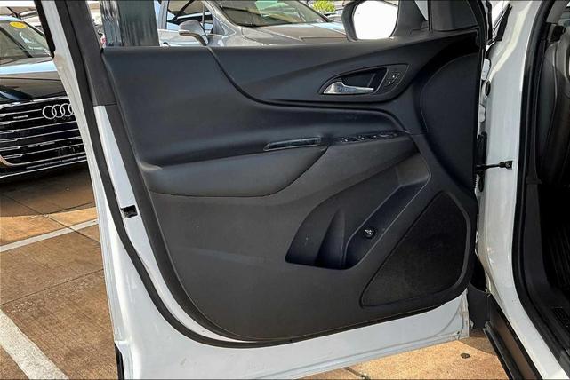 Photo of 2018 Summit White Chevrolet Equinox