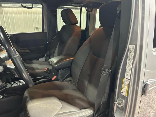 Photo of 2014 Billet Metallic Clearcoat Jeep Wrangler Unlimited