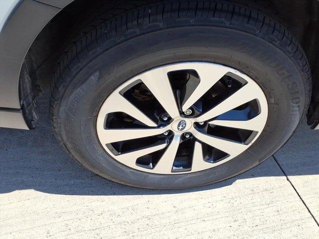 Photo of 2022 Crystal White Pearl Subaru Outback