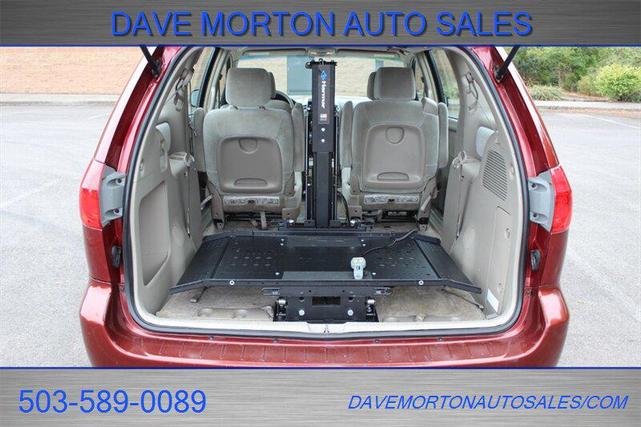 Photo of 2006 Natural White Toyota Sienna