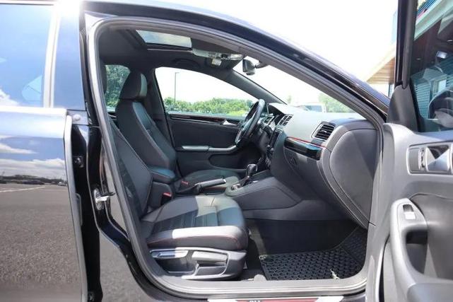 Photo of 2016 Platinum Gray Metallic Volkswagen Jetta