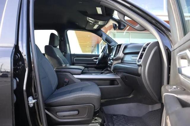 Photo of 2022 Diamond Black Crystal Pearlcoat RAM 1500