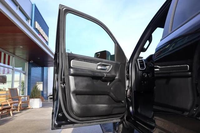 Photo of 2022 Diamond Black Crystal Pearlcoat RAM 1500