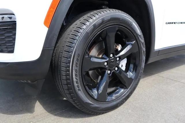 Photo of 2023 Bright White Clearcoat Jeep Grand Cherokee