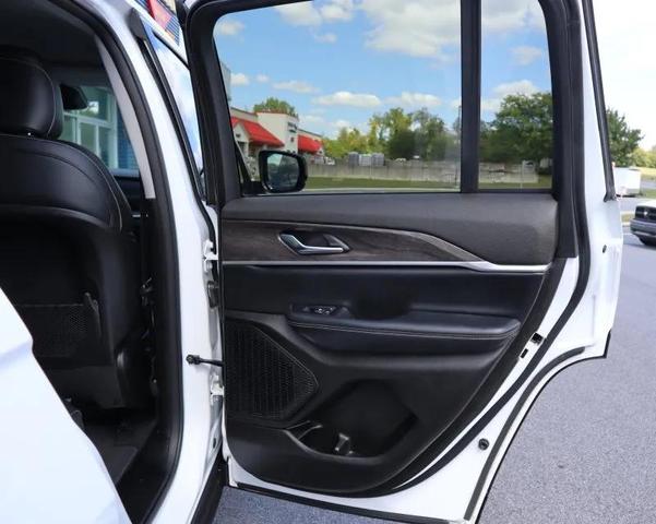 Photo of 2023 Bright White Clearcoat Jeep Grand Cherokee