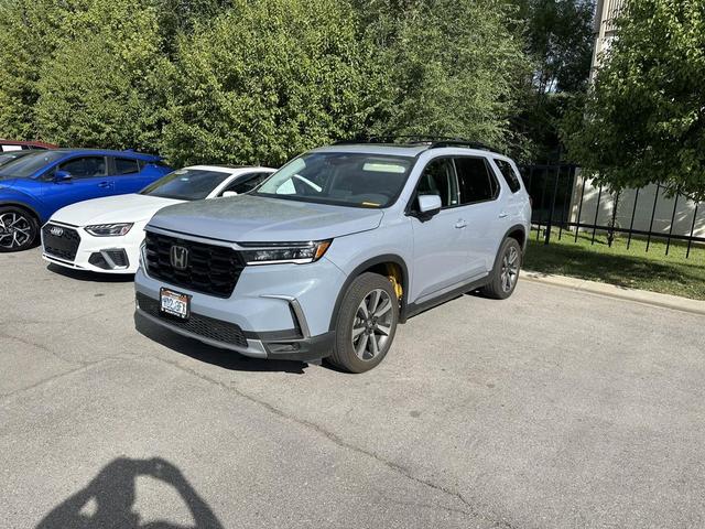 Photo of 2025 Gray Honda Pilot