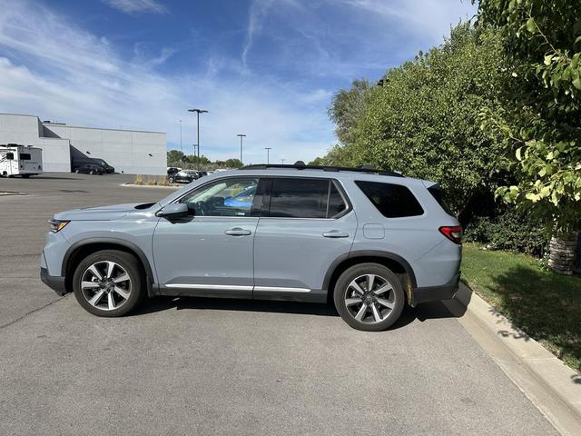 Photo of 2025 Gray Honda Pilot