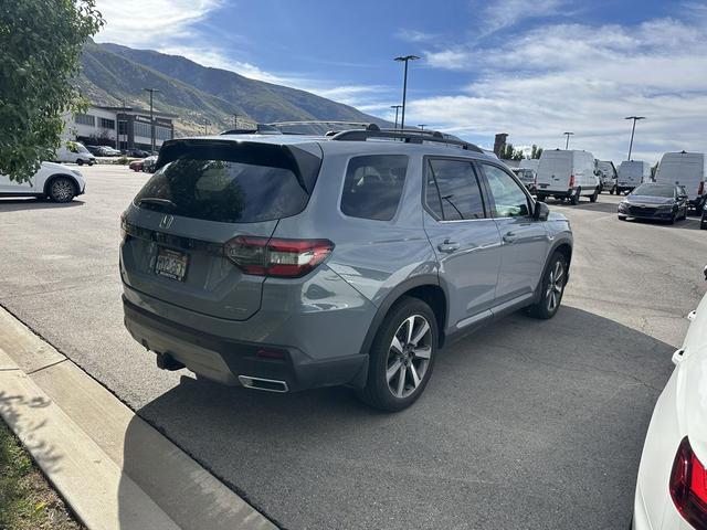 Photo of 2025 Gray Honda Pilot