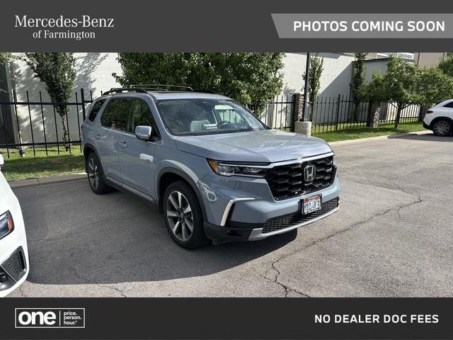 Photo of 2025 Gray Honda Pilot