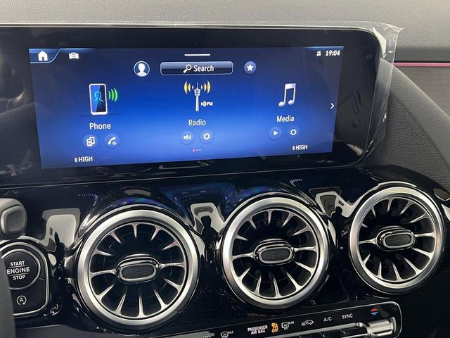 Photo of 2024 Polar White Mercedes-Benz GLA 250