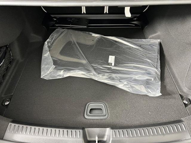 Photo of 2025 Nautical Blue Metallic Mercedes-Benz E-Class