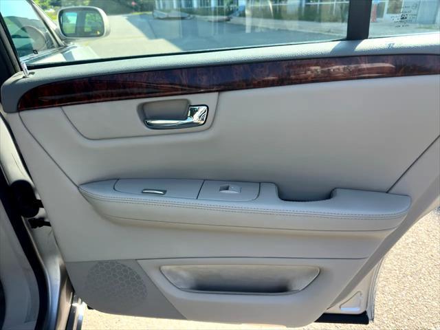Photo of 2006 Beige Cadillac DTS