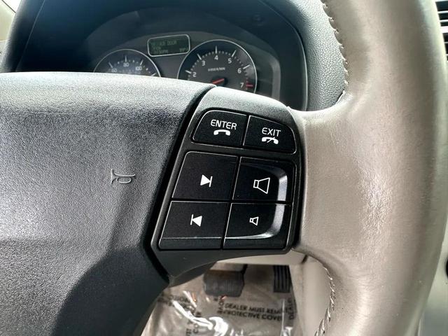 Photo of 2010 White Volvo C70