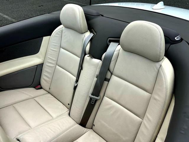 Photo of 2010 White Volvo C70