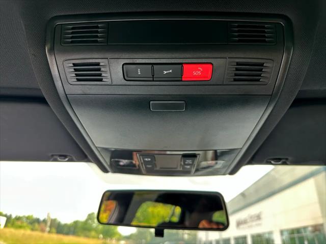 Photo of 2015 Dark Blue Volkswagen Golf GTI