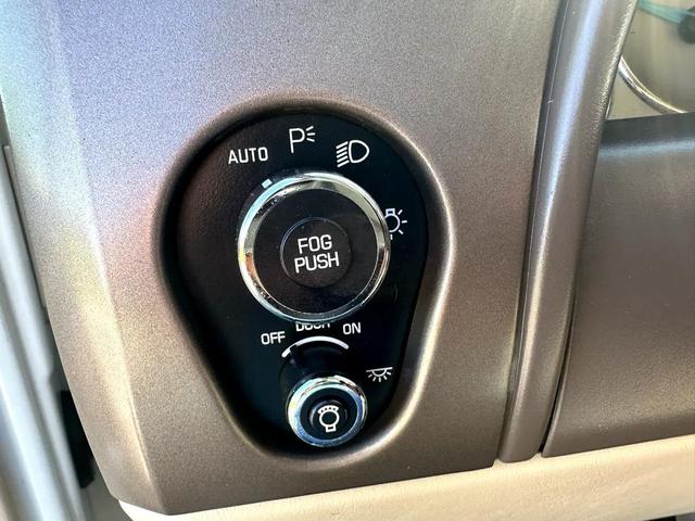 Photo of 2005 Frost White Buick Rendezvous