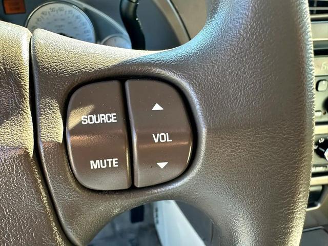 Photo of 2005 Frost White Buick Rendezvous